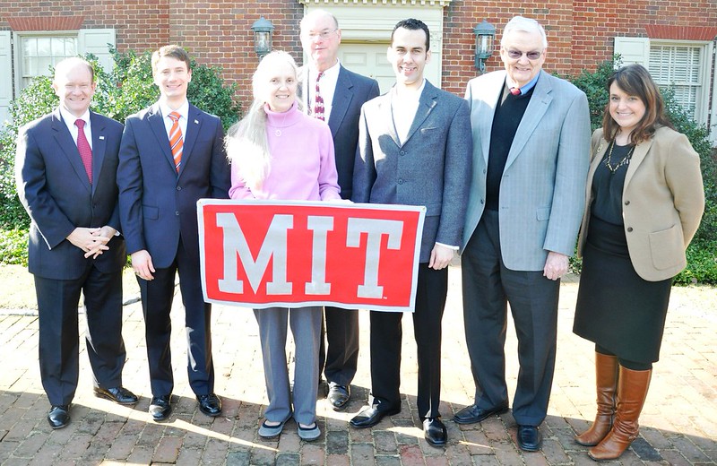 Senator Coons meets with Delaware MIT alums and members of ACS Delaware Section on January 17, 2014.